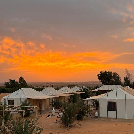 Hotel Mirage Luxury Camp à Merzouga Extérieur photo