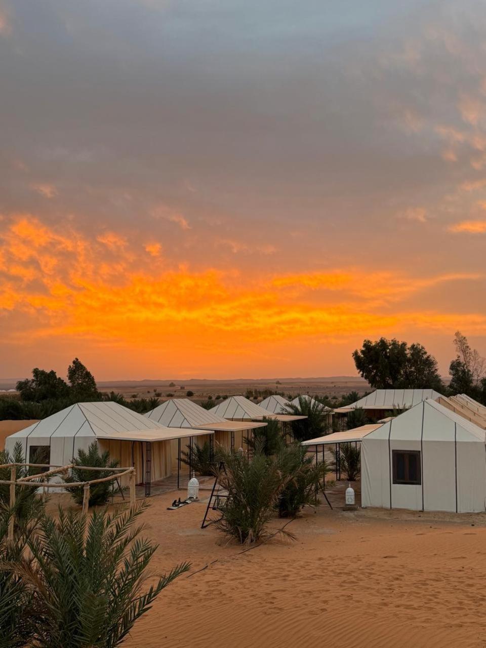 Hotel Mirage Luxury Camp à Merzouga Extérieur photo